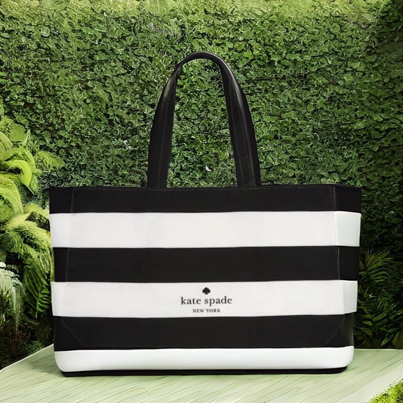 kate spade Handbags - Kate Spade tote bag with matching pouch